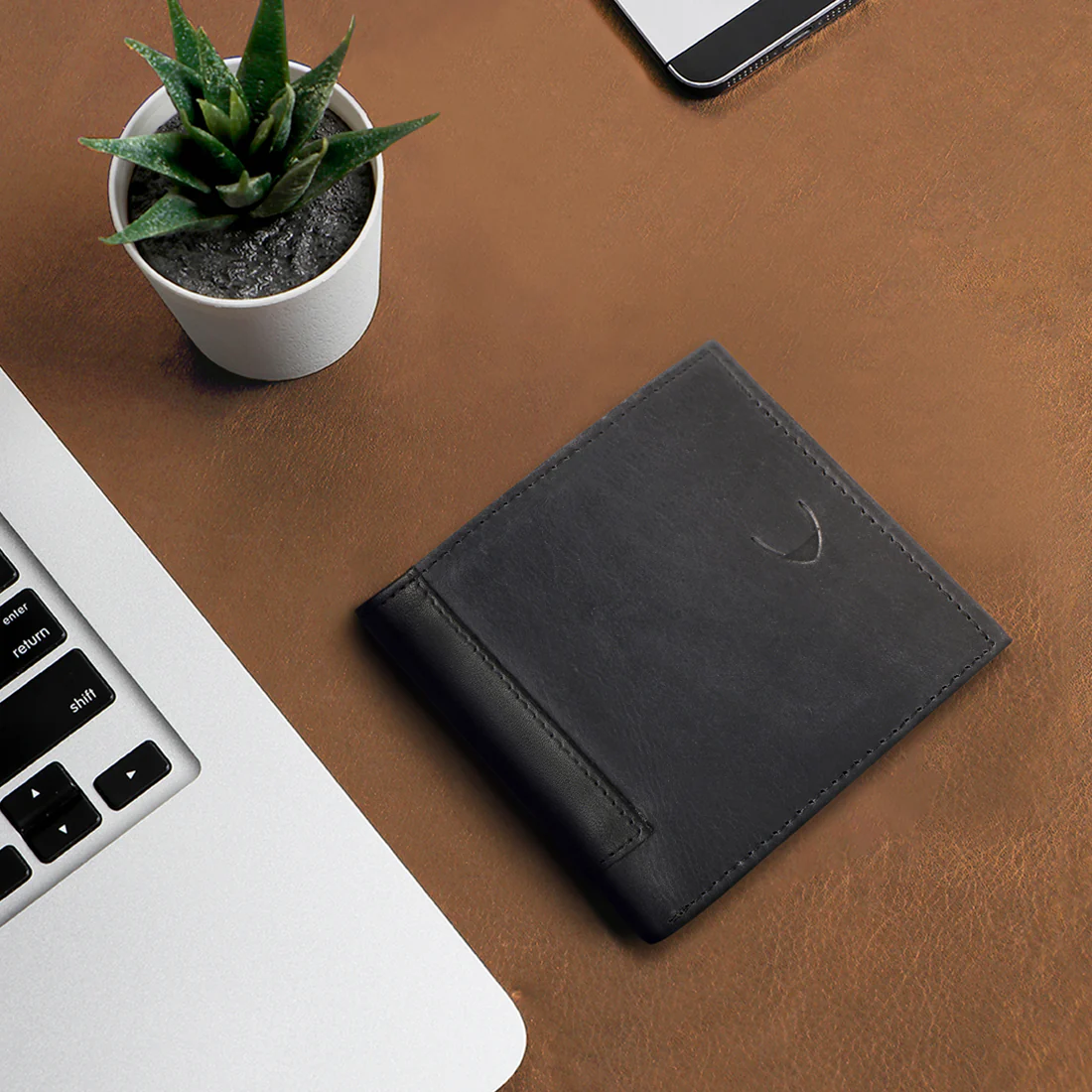 295-307 Black Leather Bi-Fold Wallet
