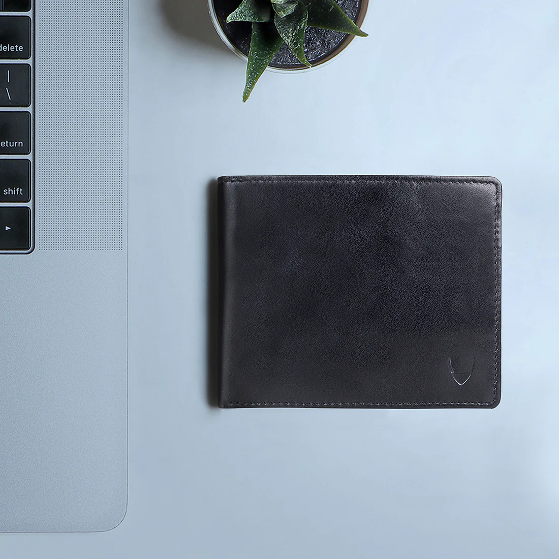 490 Black Leather Bi-Fold Wallet - Image 2