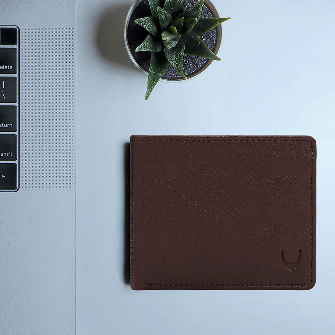 490 Brown Leather Bi-Fold Wallet - Image 2
