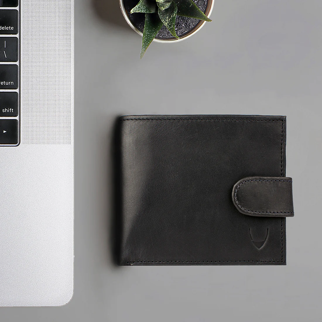 Ee 010Sc  Black Leather Bi-Fold Wallet