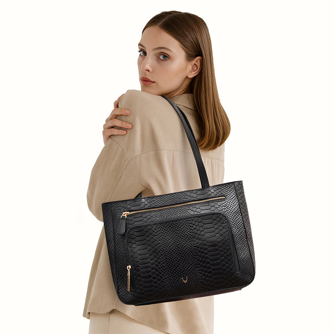 Ee Katniss 02 Black Leather Shoulder Bag - Image 2