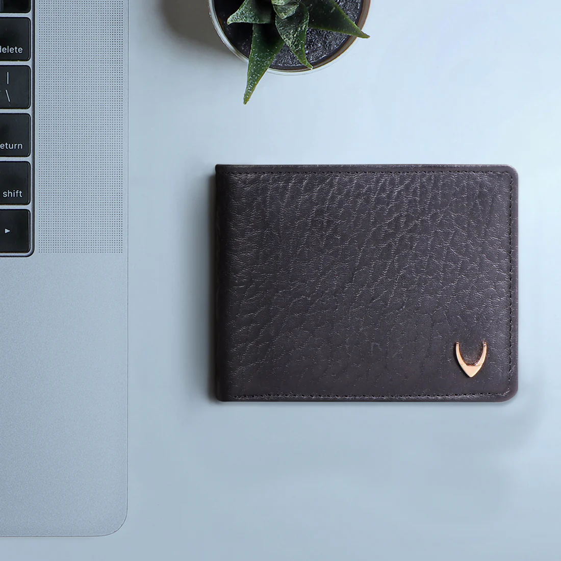 Ee Myw-02A Black Leather Bi-Fold Wallet