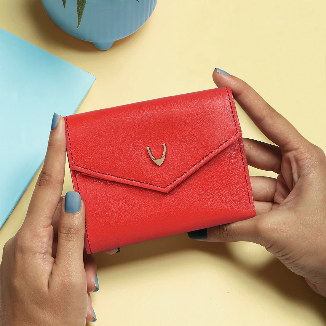 Oona W1 Red Leather Trifold Wallet - Image 2